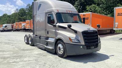 Freightliner Cascadia - 72" Raised Roof Double Bunk Sleeper, Detroit, Automatic, Battery Powered HVAC with Optimized Idle