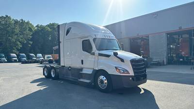 Freightliner Cascadia - 72" Raised Roof Double Bunk Sleeper, Detroit, Automatic, Battery Powered HVAC with Optimized Idle