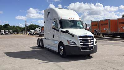 Freightliner Cascadia - 72" Raised Roof Double Bunk Sleeper, Detroit, Automatic, Battery Powered HVAC with Optimized Idle