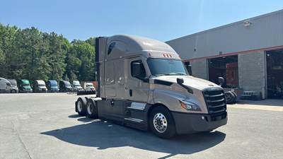 Freightliner Cascadia - 72" Raised Roof Double Bunk Sleeper, Detroit, Automatic, Optimized Idle