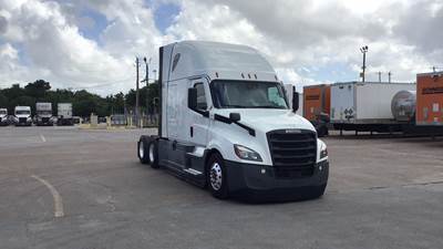 Freightliner Cascadia - 72" Raised Roof Double Bunk Sleeper, Detroit, Automatic, Battery Powered HVAC with Optimized Idle