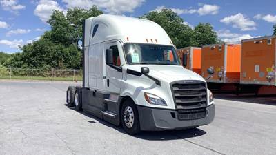 Freightliner Cascadia - 72" Raised Roof Double Bunk Sleeper, Detroit, Automatic, Battery Powered HVAC with Optimized Idle