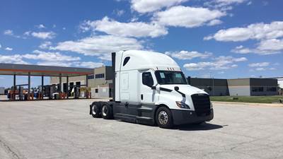 Freightliner Cascadia - 72" Raised Roof Double Bunk Sleeper, Detroit, Automatic, Battery Powered HVAC with Optimized Idle