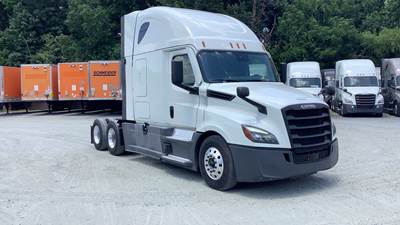 Freightliner Cascadia - 72" Raised Roof Double Bunk Sleeper, Detroit, Automatic, Battery Powered HVAC with Optimized Idle