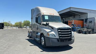 Freightliner Cascadia - 72" Raised Roof Double Bunk Sleeper, Detroit, Automatic, Battery Powered HVAC with Optimized Idle
