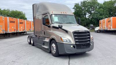 Freightliner Cascadia - 72" Raised Roof Double Bunk Sleeper, Detroit, Automatic, Optimized Idle