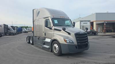 Freightliner Cascadia - 72" Raised Roof Double Bunk Sleeper, Detroit, Automatic, Optimized Idle