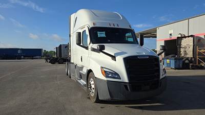 Freightliner Cascadia - 72" Raised Roof Double Bunk Sleeper, Detroit, Automatic, Battery Powered HVAC with Optimized Idle