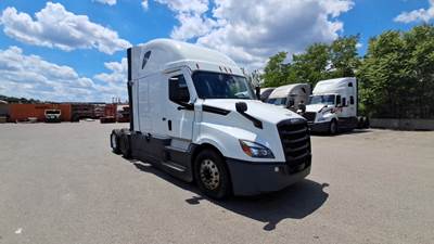 Freightliner Cascadia - 72" Raised Roof Double Bunk Sleeper, Detroit, Automatic, Battery Powered HVAC with Optimized Idle