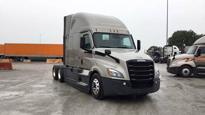 Freightliner Cascadia - 72" Raised Roof Double Bunk Sleeper, Detroit, Automatic, Battery Powered HVAC with Optimized Idle