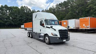 Freightliner Cascadia - 72" Raised Roof Double Bunk Sleeper, Detroit, Automatic, Battery Powered HVAC with Optimized Idle