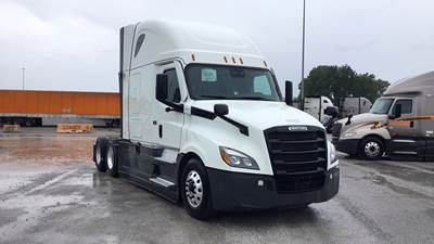 Freightliner Cascadia - 72" Raised Roof Double Bunk Sleeper, Detroit, Automatic, Battery Powered HVAC with Optimized Idle