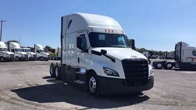 Freightliner Cascadia - 72" Raised Roof Double Bunk Sleeper, Detroit, Automatic, Battery Powered HVAC with Optimized Idle