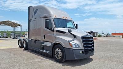 Freightliner Cascadia - 72" Raised Roof Double Bunk Sleeper, Detroit, Automatic, Optimized Idle