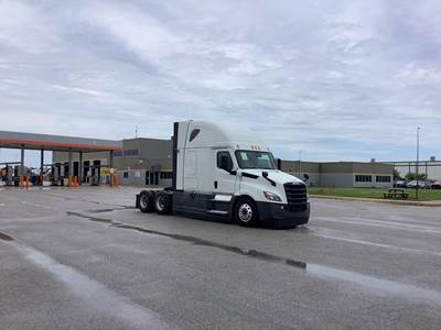 Freightliner Cascadia - 72" Raised Roof Double Bunk Sleeper, Detroit, Automatic, Battery Powered HVAC with Optimized Idle