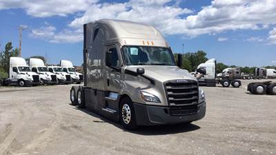 Freightliner Cascadia - 72" Raised Roof Double Bunk Sleeper, Detroit, Automatic, Battery Powered HVAC with Optimized Idle