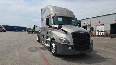 Freightliner Cascadia - 72" Raised Roof Double Bunk Sleeper, Detroit, Automatic, Battery Powered HVAC with Optimized Idle