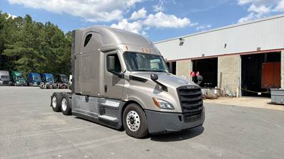 Freightliner Cascadia - 72" Raised Roof Double Bunk Sleeper, Detroit, Automatic, Battery Powered HVAC with Optimized Idle