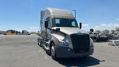 Freightliner Cascadia - 72" Raised Roof Double Bunk Sleeper, Detroit, Automatic, Optimized Idle