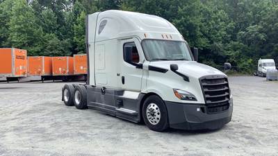 Freightliner Cascadia - 72" Raised Roof Double Bunk Sleeper, Detroit, Automatic, Battery Powered HVAC with Optimized Idle