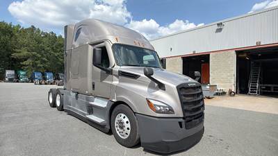 Freightliner Cascadia - 72" Raised Roof Double Bunk Sleeper, Detroit, Automatic, Battery Powered HVAC with Optimized Idle