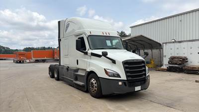 Freightliner Cascadia - 72" Raised Roof Double Bunk Sleeper, Detroit, Automatic, Battery Powered HVAC with Optimized Idle