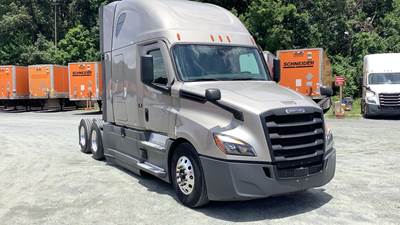 Freightliner Cascadia - 72" Raised Roof Double Bunk Sleeper, Detroit, Automatic, Battery Powered HVAC with Optimized Idle