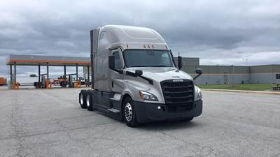 Freightliner Cascadia - 72" Raised Roof Double Bunk Sleeper, Detroit, Automatic, Battery Powered HVAC with Optimized Idle