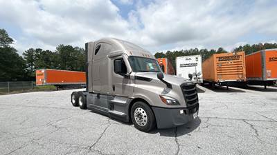 Freightliner Cascadia - 72" Raised Roof Double Bunk Sleeper, Detroit, Automatic, Battery Powered HVAC with Optimized Idle