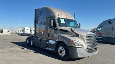 Freightliner Cascadia - 72" Raised Roof Double Bunk Sleeper, Detroit, Automatic, Optimized Idle