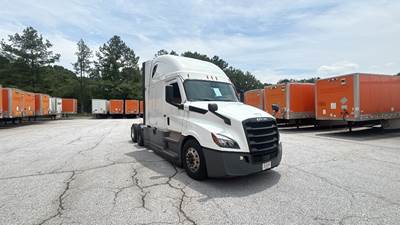Freightliner Cascadia - 72" Raised Roof Double Bunk Sleeper, Detroit, Automatic, Battery Powered HVAC with Optimized Idle