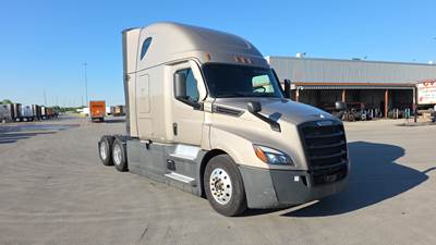 Freightliner Cascadia - 72" Raised Roof Double Bunk Sleeper, Detroit, Automatic, Optimized Idle