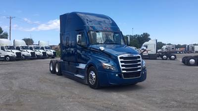 Freightliner Cascadia - 72" Raised Roof Double Bunk Sleeper w/ Lounge, Detroit, Automatic, Battery Powered HVAC with Optimized Idle