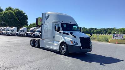 Freightliner Cascadia - 72" Raised Roof Double Bunk Sleeper, Detroit, Automatic, Battery Powered HVAC with Optimized Idle
