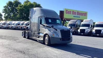 Freightliner Cascadia - 72" Raised Roof Double Bunk Sleeper, Detroit, Automatic, Battery Powered HVAC with Optimized Idle