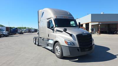 Freightliner Cascadia - 72" Raised Roof Double Bunk Sleeper, Detroit, Automatic, Optimized Idle
