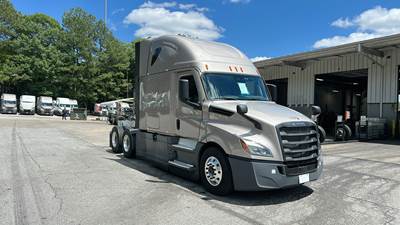 Freightliner Cascadia - 72" Raised Roof Double Bunk Sleeper, Detroit, Automatic, Battery Powered HVAC with Optimized Idle
