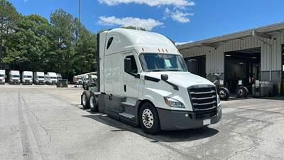 Freightliner Cascadia - 72" Raised Roof Double Bunk Sleeper, Detroit, Automatic, Battery Powered HVAC with Optimized Idle