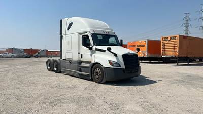 Freightliner Cascadia - 72" Raised Roof Double Bunk Sleeper, Detroit, Automatic, Battery Powered HVAC with Optimized Idle