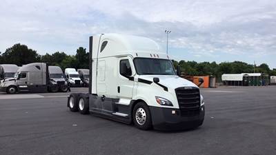 Freightliner Cascadia - 72" Raised Roof Double Bunk Sleeper, Detroit, Automatic, Battery Powered HVAC with Optimized Idle