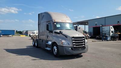 Freightliner Cascadia - 72" Raised Roof Double Bunk Sleeper, Detroit, Automatic, Battery Powered HVAC with Optimized Idle