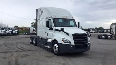 Freightliner Cascadia - 72" Raised Roof Double Bunk Sleeper, Detroit, Automatic, Battery Powered HVAC with Optimized Idle