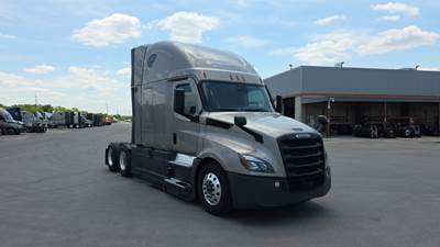 Freightliner Cascadia - 72" Raised Roof Double Bunk Sleeper, Detroit, Automatic, Optimized Idle