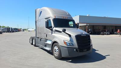 Freightliner Cascadia - 72" Raised Roof Double Bunk Sleeper, Detroit, Automatic, Optimized Idle