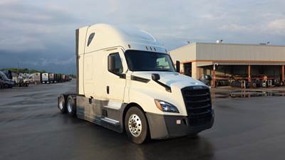 Freightliner Cascadia - 72" Raised Roof Double Bunk Sleeper, Detroit, Automatic, Battery Powered HVAC with Optimized Idle