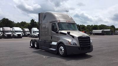 Freightliner Cascadia - 72" Raised Roof Double Bunk Sleeper, Detroit, Automatic, Battery Powered HVAC with Optimized Idle