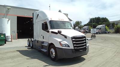 Freightliner Cascadia - 72" Raised Roof Double Bunk Sleeper, Detroit, Automatic, Battery Powered HVAC with Optimized Idle