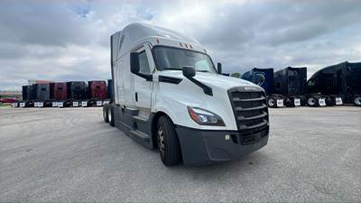 Freightliner Cascadia - 72" Raised Roof Double Bunk Sleeper, Detroit, Automatic, Battery Powered HVAC with Optimized Idle