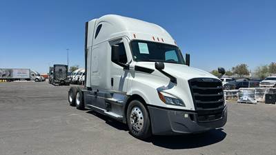 Freightliner Cascadia - 72" Raised Roof Double Bunk Sleeper, Detroit, Automatic, Battery Powered HVAC with Optimized Idle