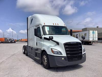 Freightliner Cascadia - 72" Raised Roof Double Bunk Sleeper, Detroit, Automatic, Battery Powered HVAC with Optimized Idle